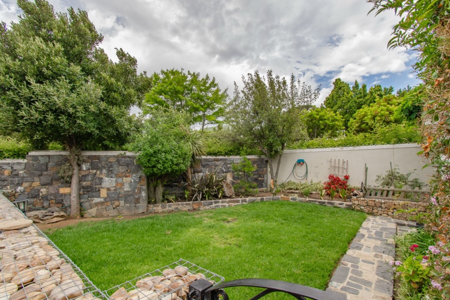 To Let 4 Bedroom Property for Rent in Somerset West Western Cape